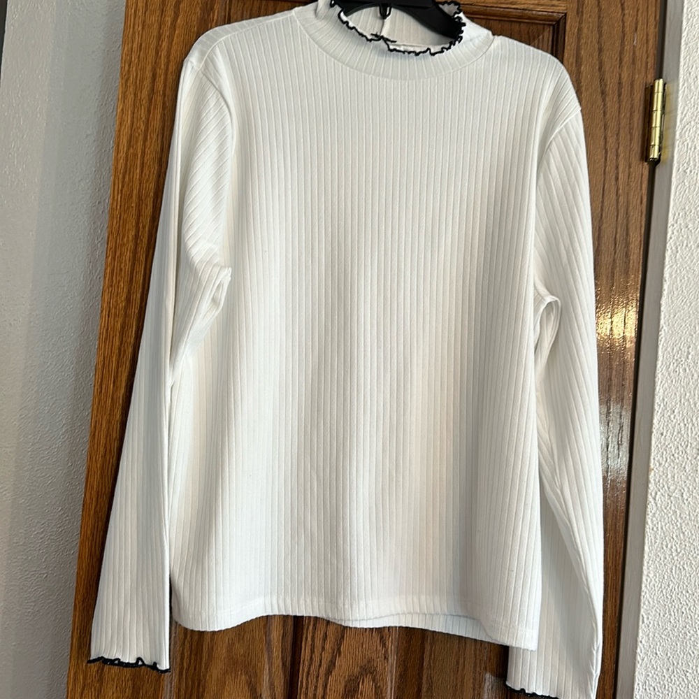 Lightweight sweater